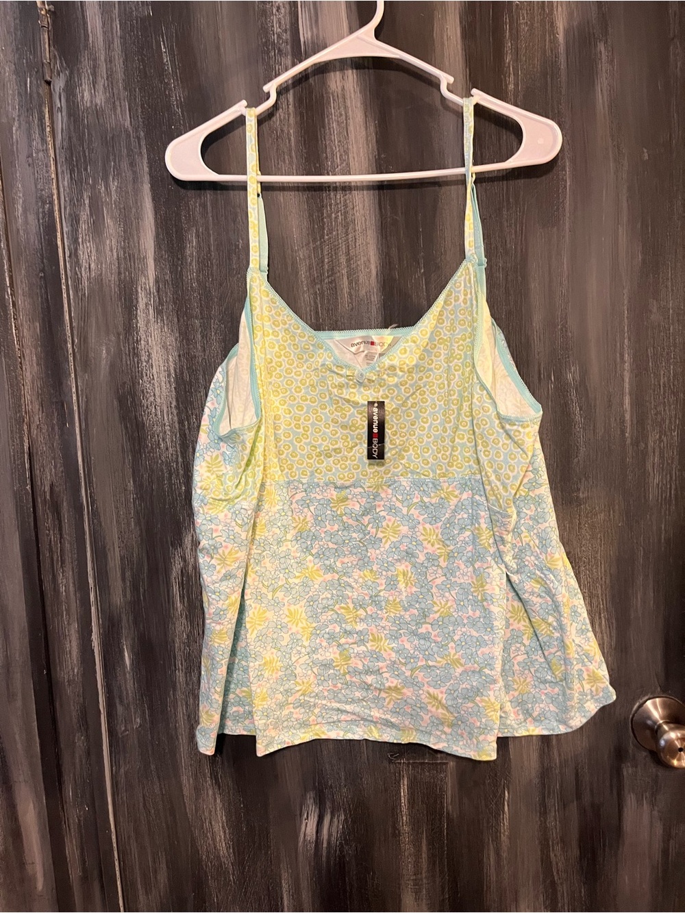 Avenue Body  Cami/tank Size 26/28 NWT